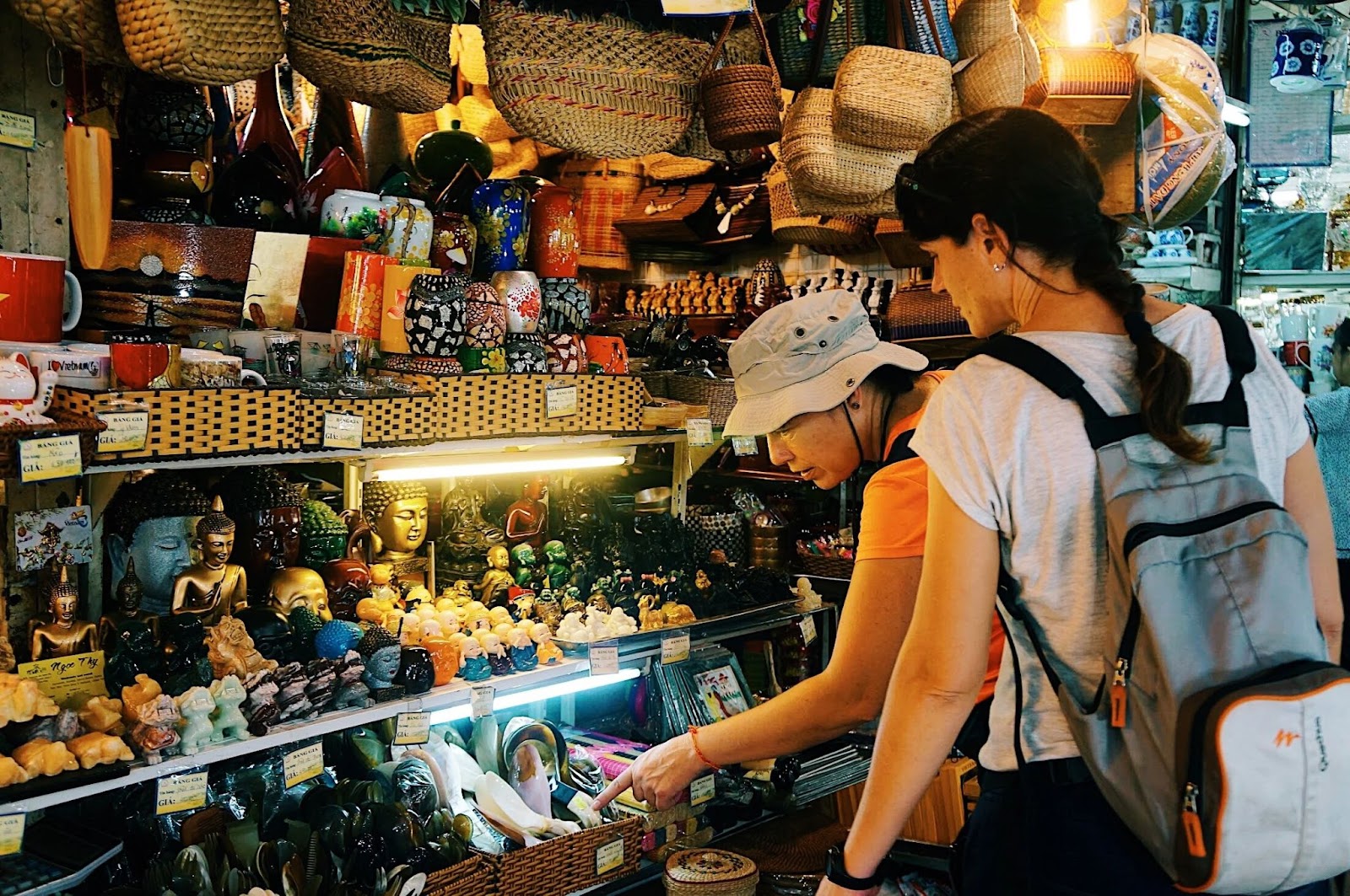 Không gian bên trong chợ Bến Thành