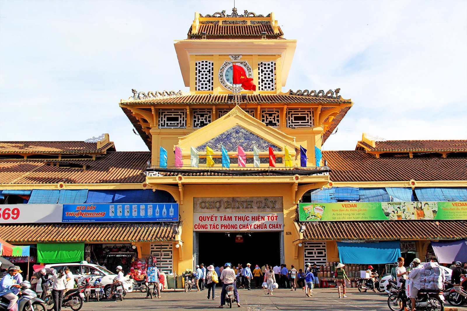 Chợ Bình Tây còn gọi là Chợ Lớn Mới