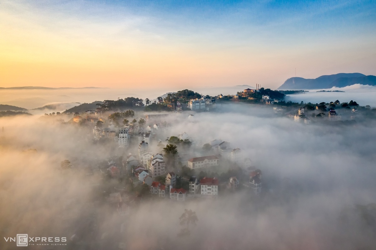 Trung tâm Đà Lạt huyền ảo trong sương giăng Đà Lạt