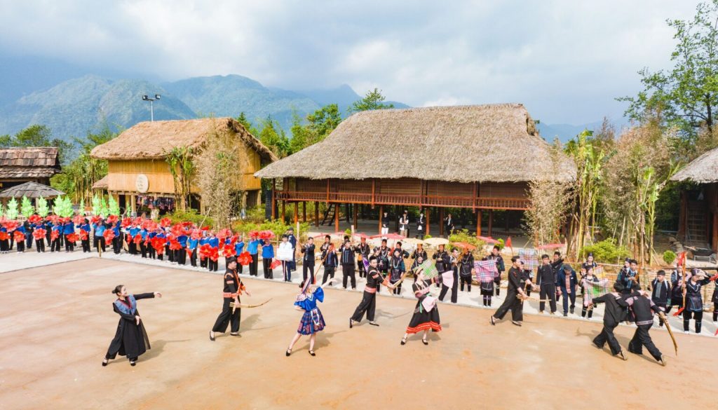 Nhiều dân tộc thiểu số cùng chung vui tại Mùa vàng bản Mây