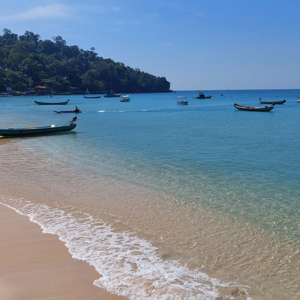 Mũi Gành Dầu nhô ra biển