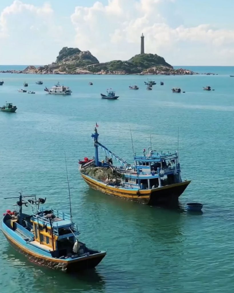 Biển trong xanh tại Mũi Kê Gà