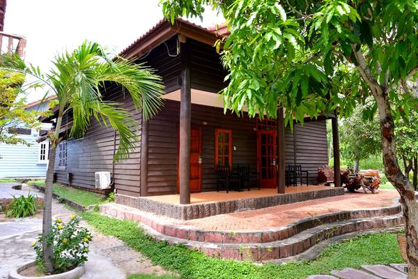 Bungalow Garden View