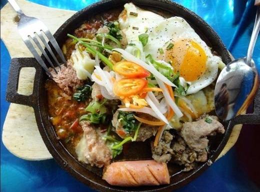 Bánh mì chảo Gò Vấp đầy ắp topping hấp dẫn