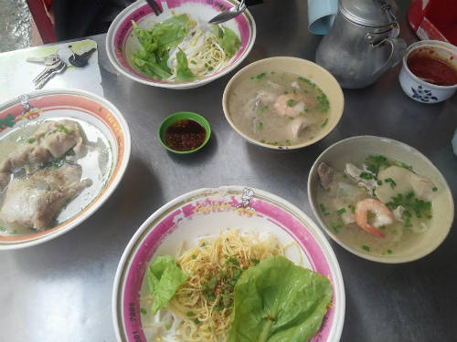 Mì khô thập cẩm và hủ tiếu thập cẩm Sài Gòn