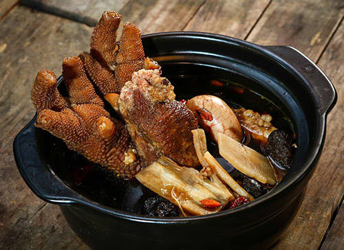 Gà Đông Tảo món gà ngon hầm thuốc bắc