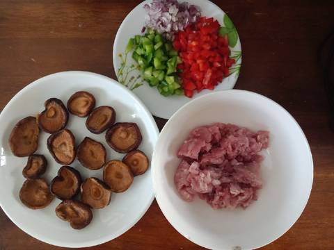 Nấm hương nhồi thịt sốt dầu hào sau khi nhồi nhân