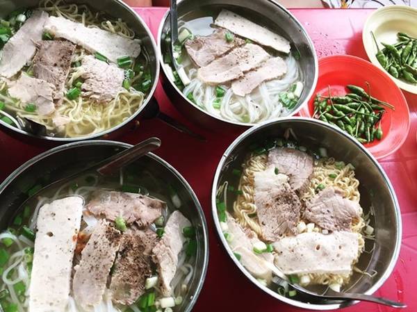 Hủ tiếu Sa Đéc nước dùng xương hầm - Quán ăn lâu đời miền Tây