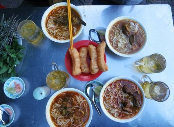 Bún bò cay Bạc Liêu - Quán ăn lâu đời miền Tây