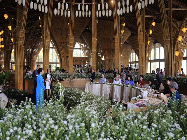 Từng đón tiếp các khách VIP: Khu nghỉ dưỡng năm sao Naman Retreat Đà Nẵng vừa là nơi tổ chức tiệc chiêu đãi Đệ nhất phu nhân của các nền kinh tế APEC.