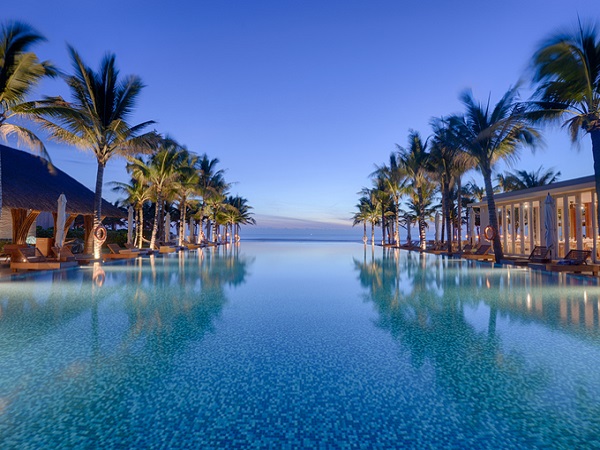 Đạt nhiều giải thưởng: Naman Retreat Đà Nẵng được Tập đoàn Empire Group phát triển, trải dài trên bãi biển Đà Nẵng.