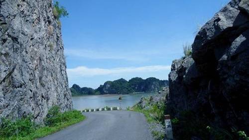 Vi vu xe máy ‘phượt’ Cát Bà