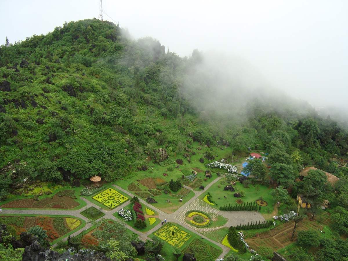 Núi Hàm Rồng Sapa Núi Hàm Rồng Sapa