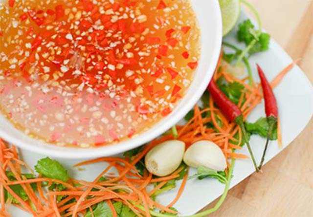 Cách pha nước chấm bánh cuốn miền Nam