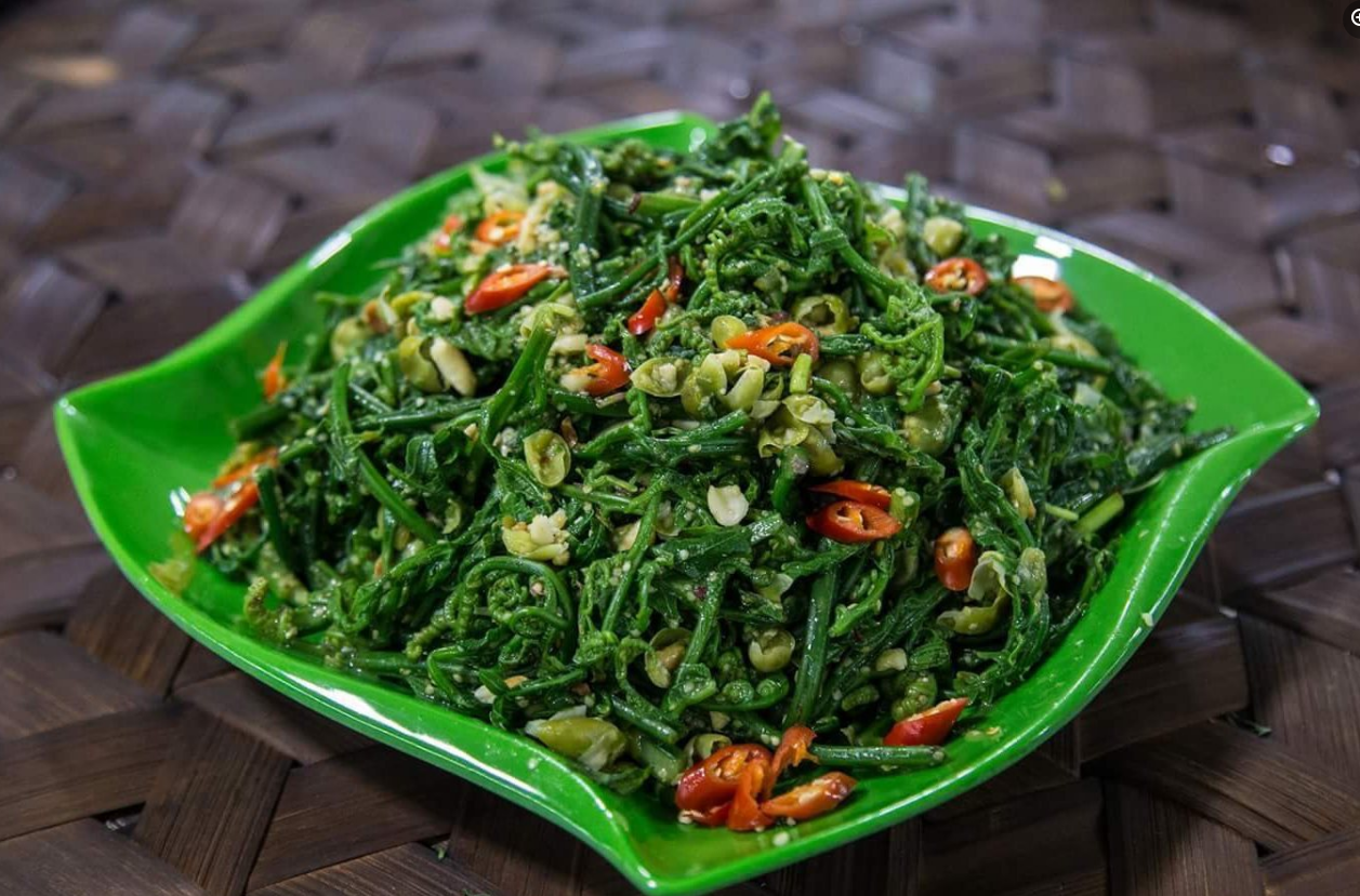 Nộm rau dớn đặc sản Lai Châu