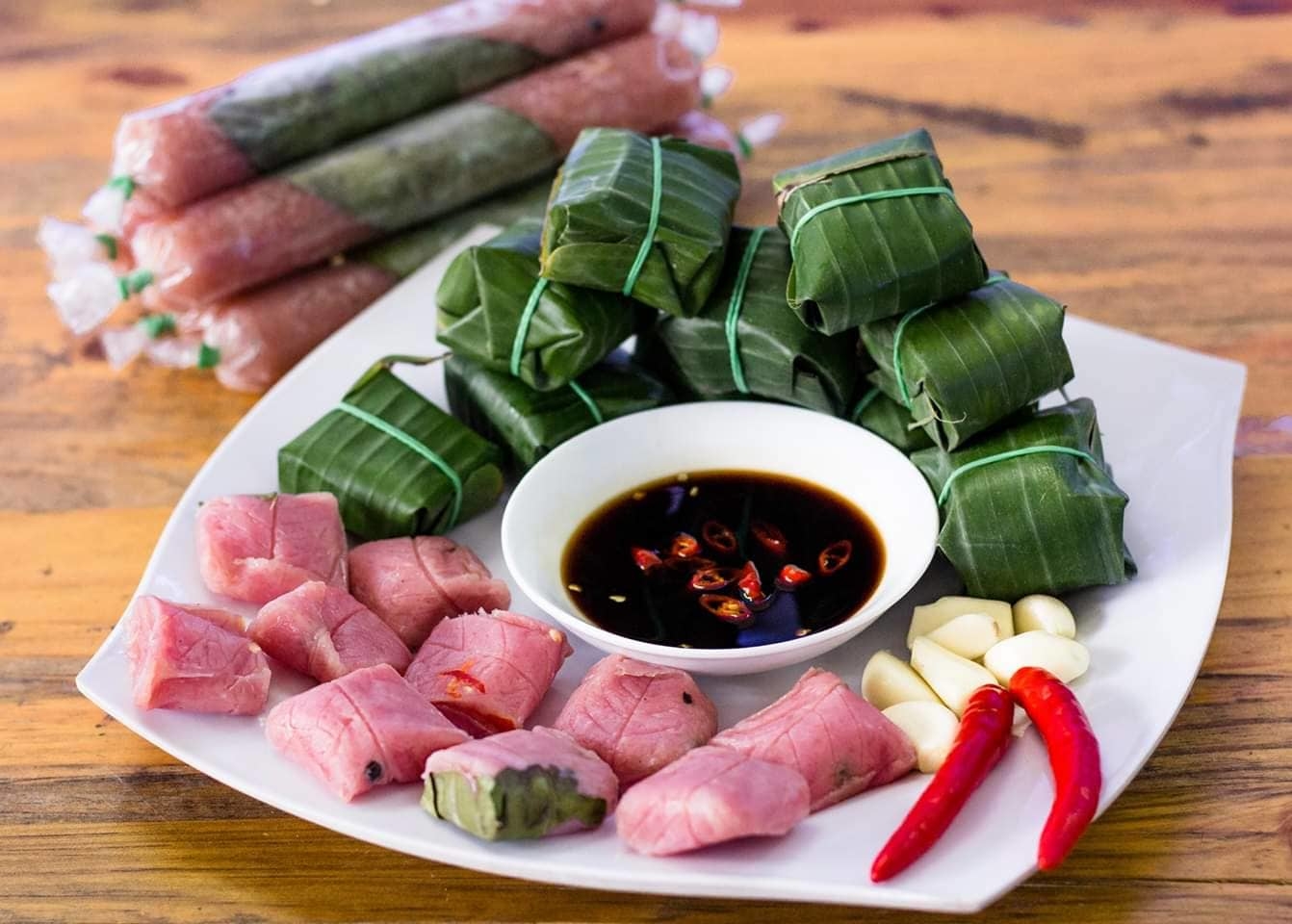 Nem chua Ninh Hòa gói lá chùm ruột
