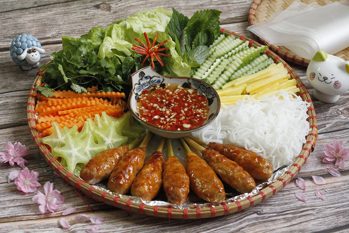 Nem lụi nướng sả thơm ngon