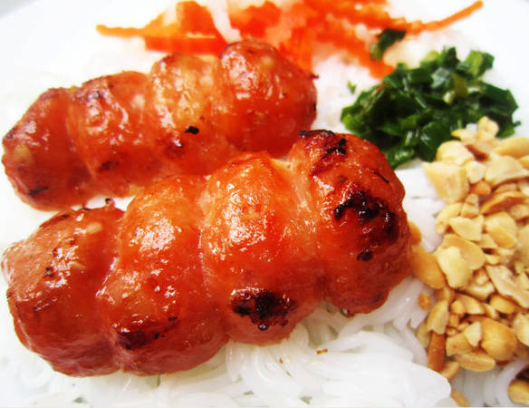 Món bún nem nướng thơm ngon.