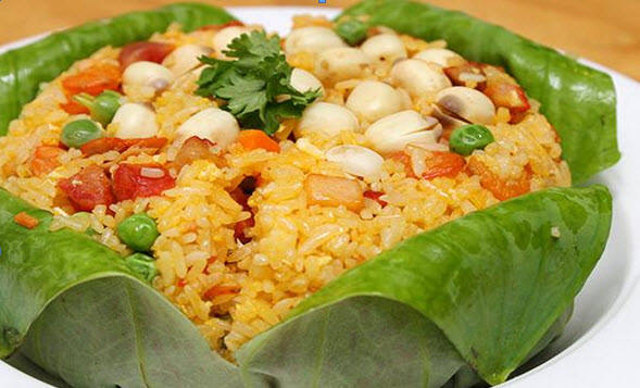 Cơm lá sen hấp dẫn với vị ngọt, thanh, bùi của hạt sen.