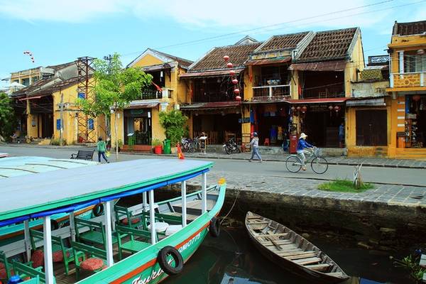 Một góc Hội An hoài cổ nhìn từ dòng sông Hoài thơ mộng.