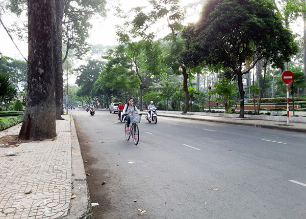Người dân Sài Gòn bắt đầu ngày mới với bánh mì, bún, phở vào buổi sáng