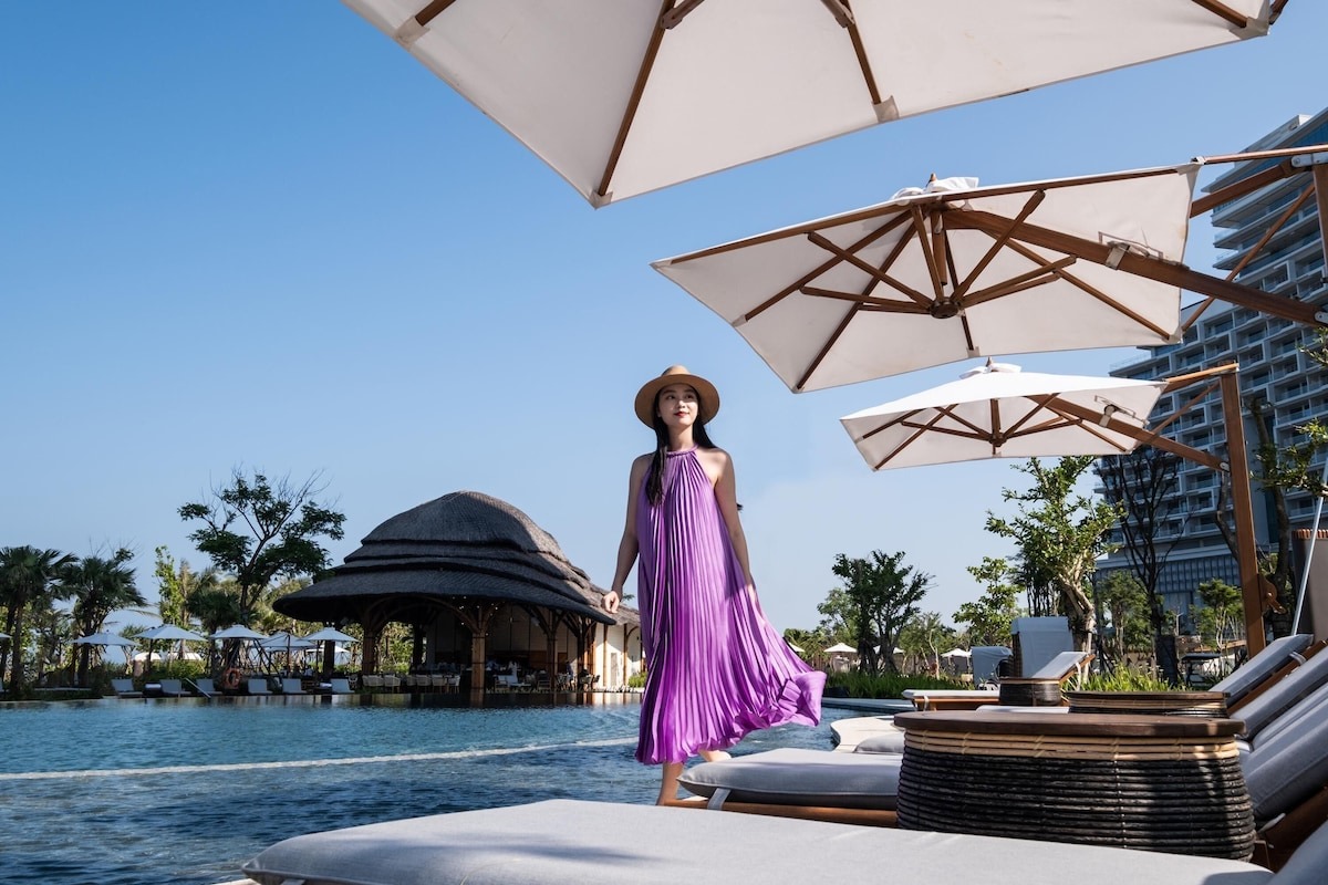 New -World -Hoiana -Beach-ivivu-2