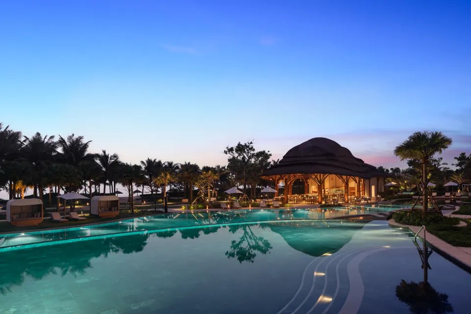 New -World -Hoiana -Beach-ivivu-2