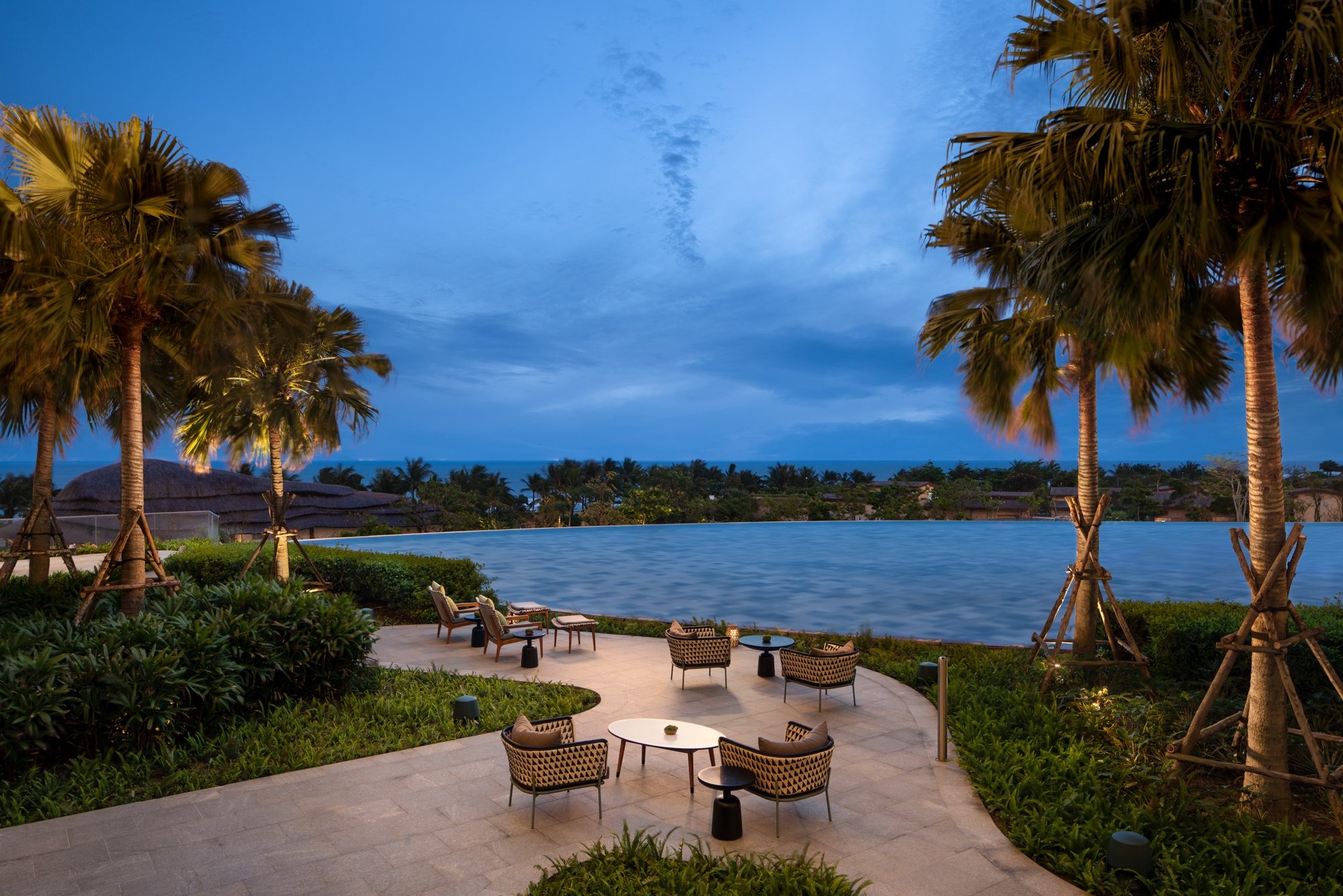 New -World -Hoiana -Beach-ivivu-6