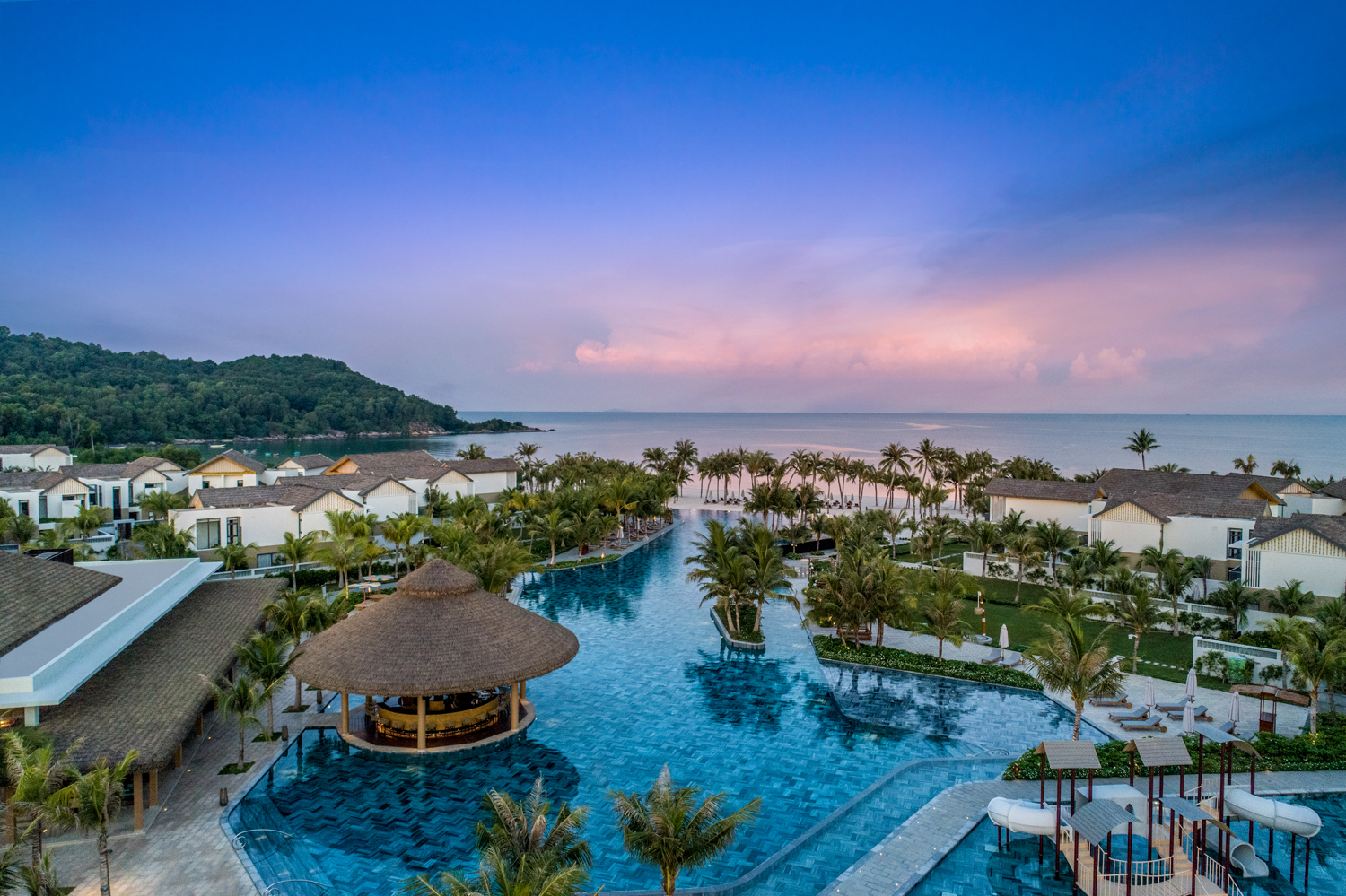 Toàn cảnh New World Phú Quốc nhìn ra bãi Khem