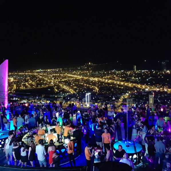Sky Bar 36 ngắm Đà Nẵng đêm