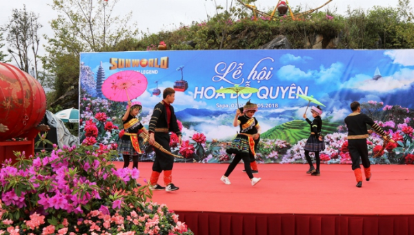 Hoa đỗ quyên Fansipan len lỏi trong tiếng khèn H’Mong