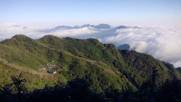 Biển mây, nhìn xuống trạm 2 (độ cao 2.900m ).