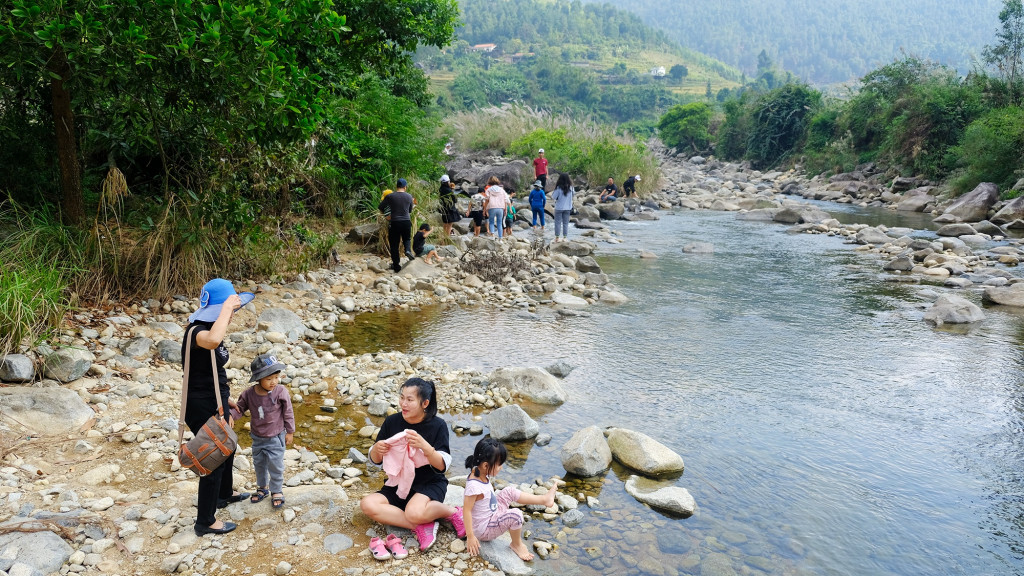 Nhiều dòng suối thích hợp nuôi thả ngan đen. Ảnh N.H