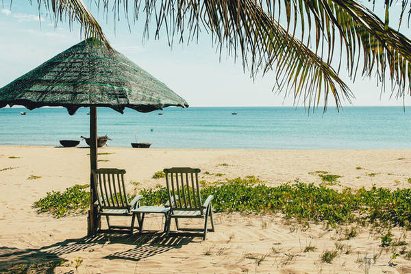 Bãi biển Hà My với bờ cát trắng trải dài gần Hội An