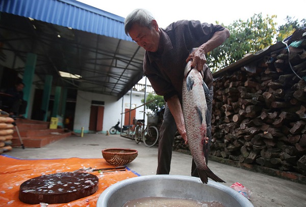 Làng cá kho Vũ Đại nổi tiếng với nghề kho cá niêu đất