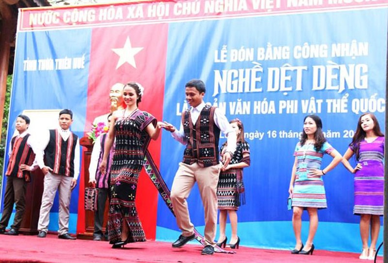 Nghề dệt zèng được công nhận di sản văn hóa phi vật thể. Ảnh: Báo Nhân dân.
