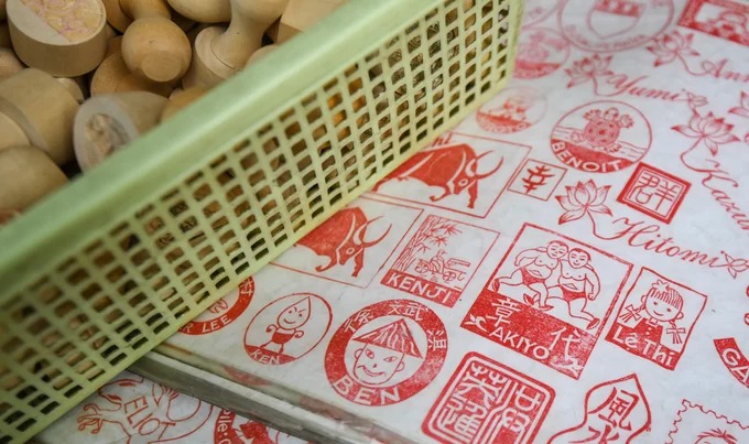 Nghề khắc con dấu thủ công lâu đời tại Hà Nội