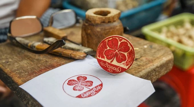 Mẫu con dấu thủ công hình cỏ bốn lá