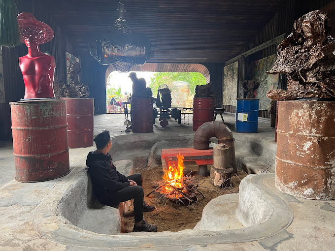 Bên trong Xưởng Tái Sinh