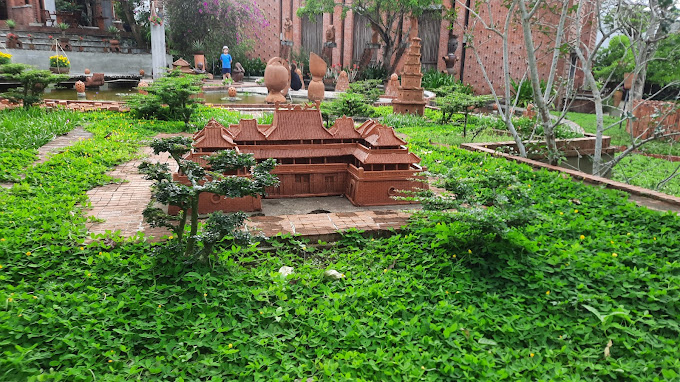 Tác phẩm gốm "Đại nội Huế"