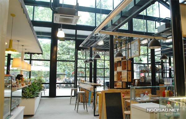 Ăn uống thả ga tại The Yard khi du lịch Hà Nội
