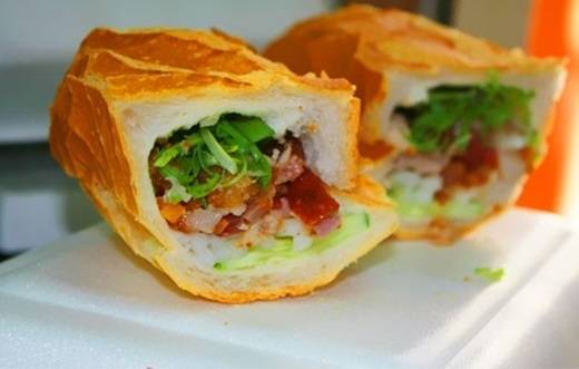 Bánh mì heo quay Đặng Chất quận 8 nổi tiếng
