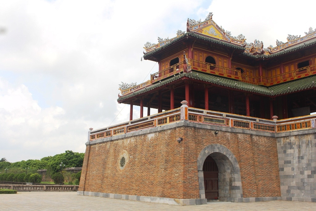 Vẻ đẹp rạng rỡ của Ngọ Môn Quan sau khi được làm sạch rêu phong