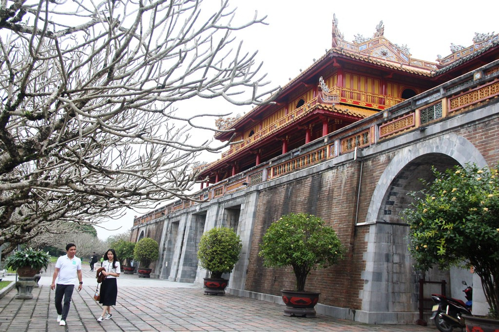 Lối lên lầu Ngũ Phụng của di tích Ngọ Môn Quan