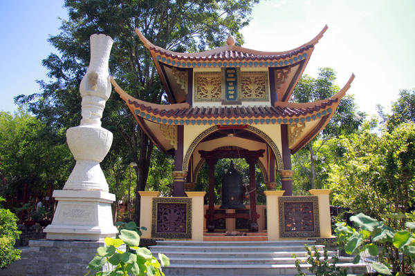 Tháp chuông, tháp trống tại Thiền viện Trúc Lâm Chân Nguyên