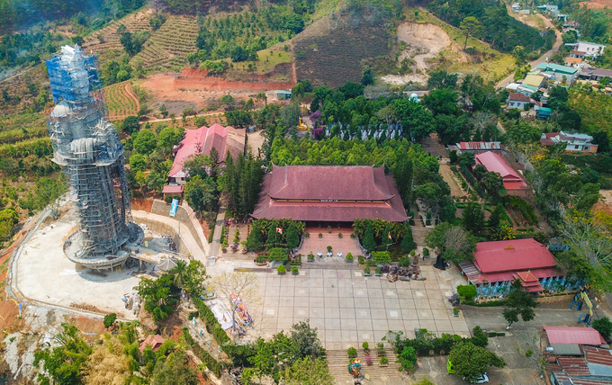 Chùa Linh Ẩn Lâm Đồng nằm tại thị trấn Nam Ban, huyện Lâm Hà, cách trung tâm Đà Lạt 30 km