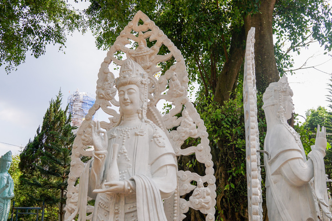 Tượng Quan Âm do Phật tử cúng dường tại Chùa Linh Ẩn Lâm Đồng