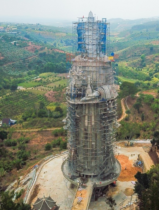 Tượng Quan Âm cao 54 m tại Chùa Linh Ẩn Lâm Đồng