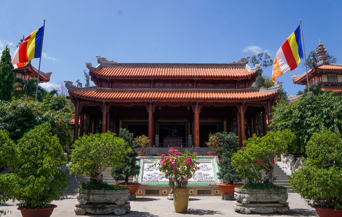 Chùa Long Sơn Nha Trang cổ kính dưới chân đồi Trại Thủy