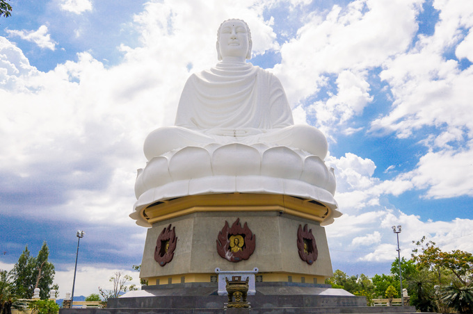 Kim Thân Phật Tổ - Tượng Phật ngoài trời lớn nhất Việt Nam tại chùa Long Sơn